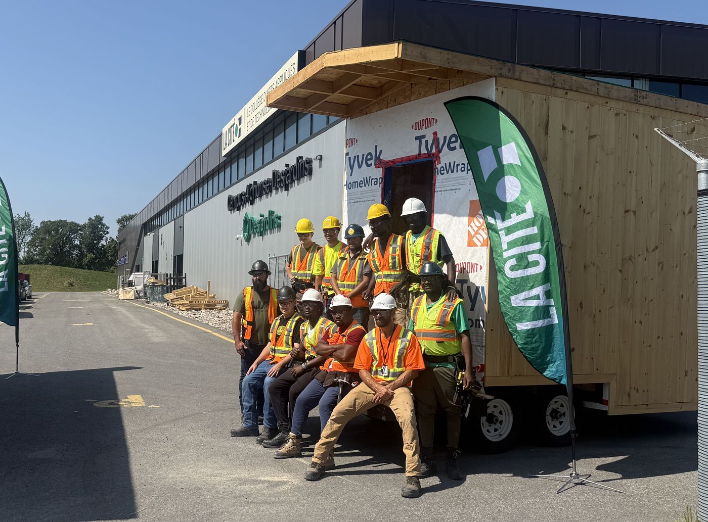 Aaron Markel with Collège La Cité students in front of a tiny home they built